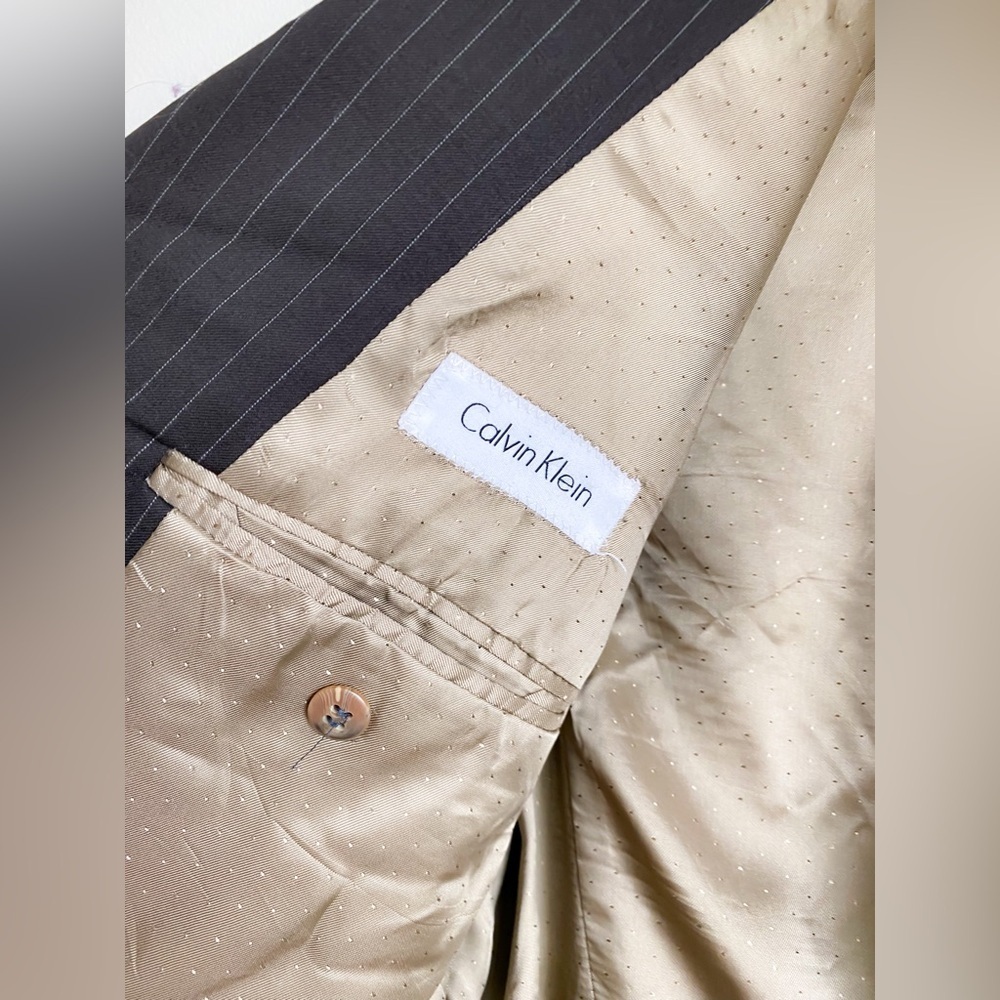 Calvin Klein Wool Pinstripe Brown Blazer Sport Coat Suit Jacket Three Button 42R - Picture 4 of 12